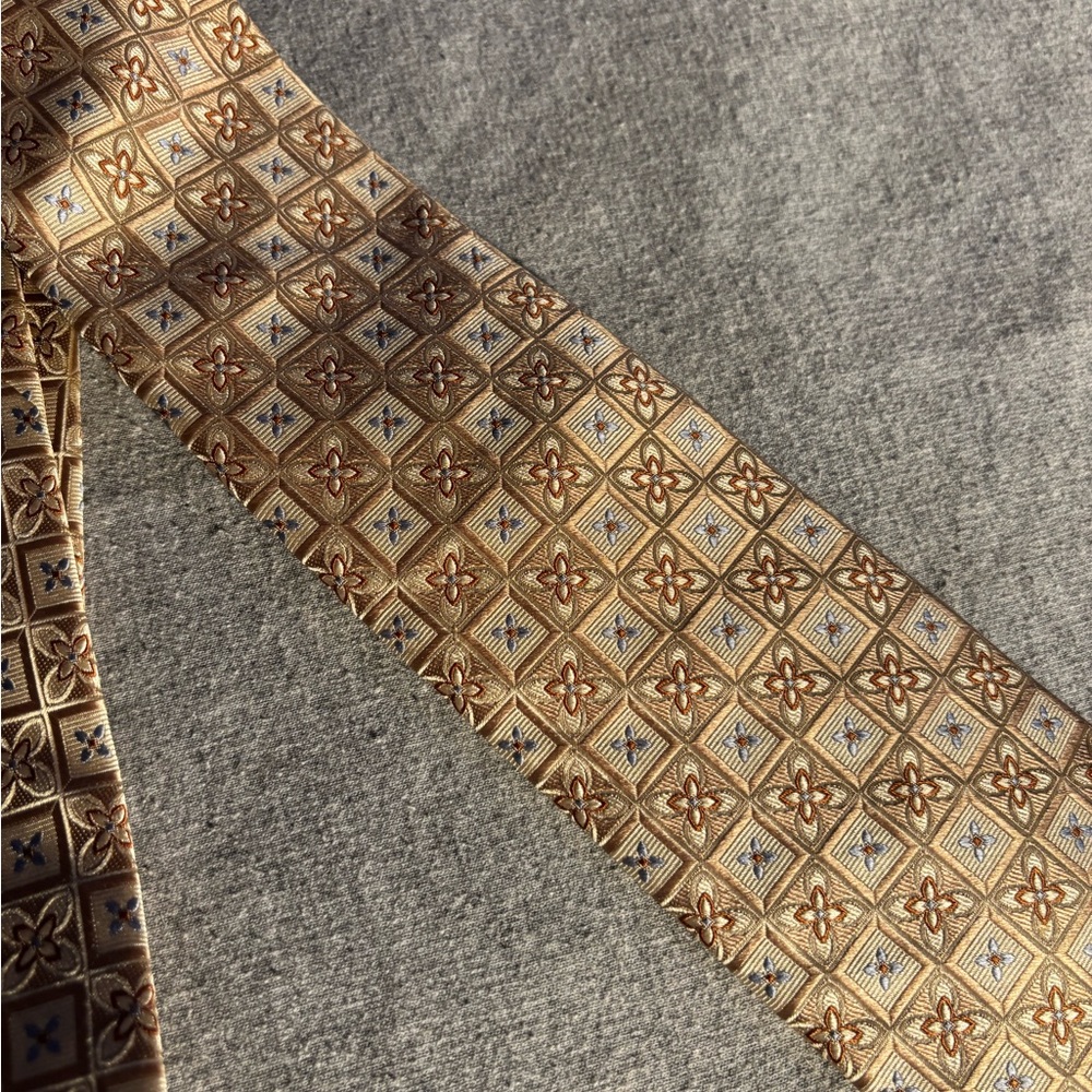 Elegant Patterned Tan Men's Tie